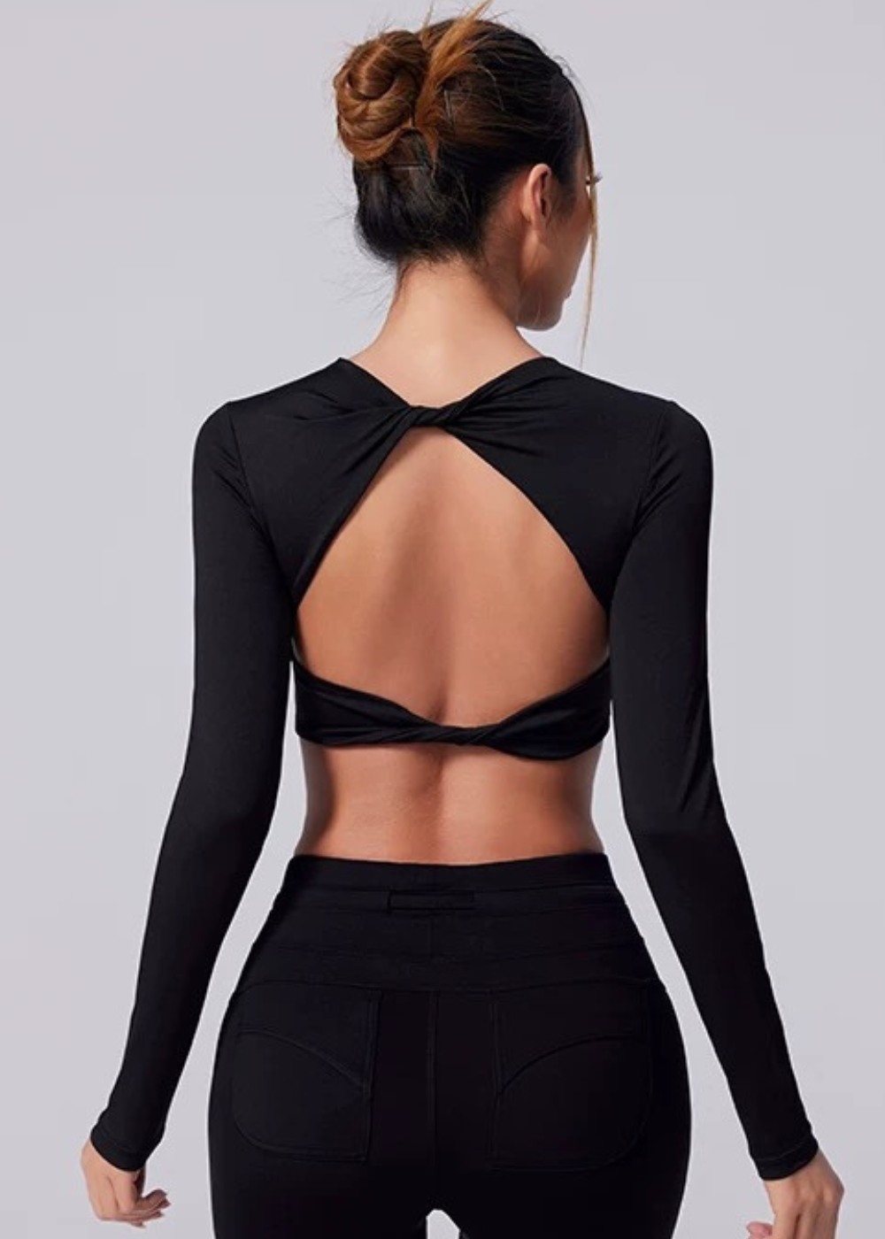 EleganceTwist — T-shirt con Reggiseno Integrato e Schiena Incrociata