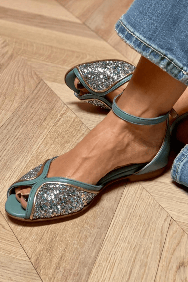 Bianca — Sandalo Basso con Dettagli Luminosi