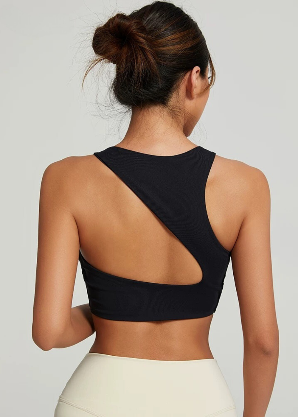 Elegance — Bralette Sportiva dal Dettaglio Sulla Schiena
