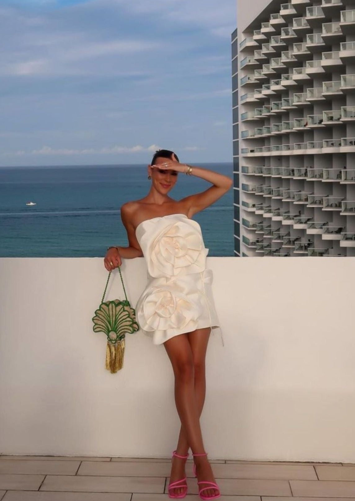 Alana — Mini Abito con Fiore