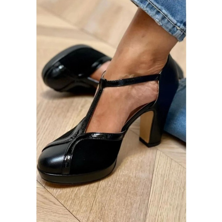 Christa™ — Décolleté Neri con Cinturino a T