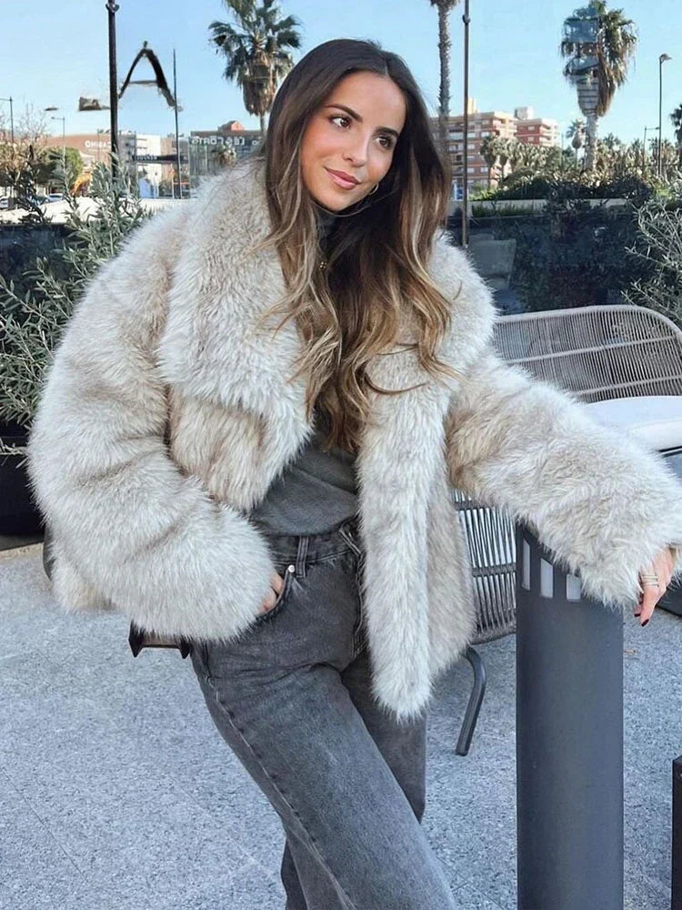 Agnese — Cappotto Luxe in Eco-Pelliccia
