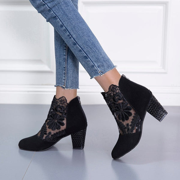 Ely — Décolleté Stringate con Tacco Largo